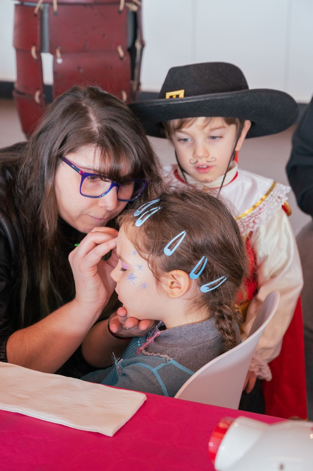 Truccabimbi durante i laboratori per bambini