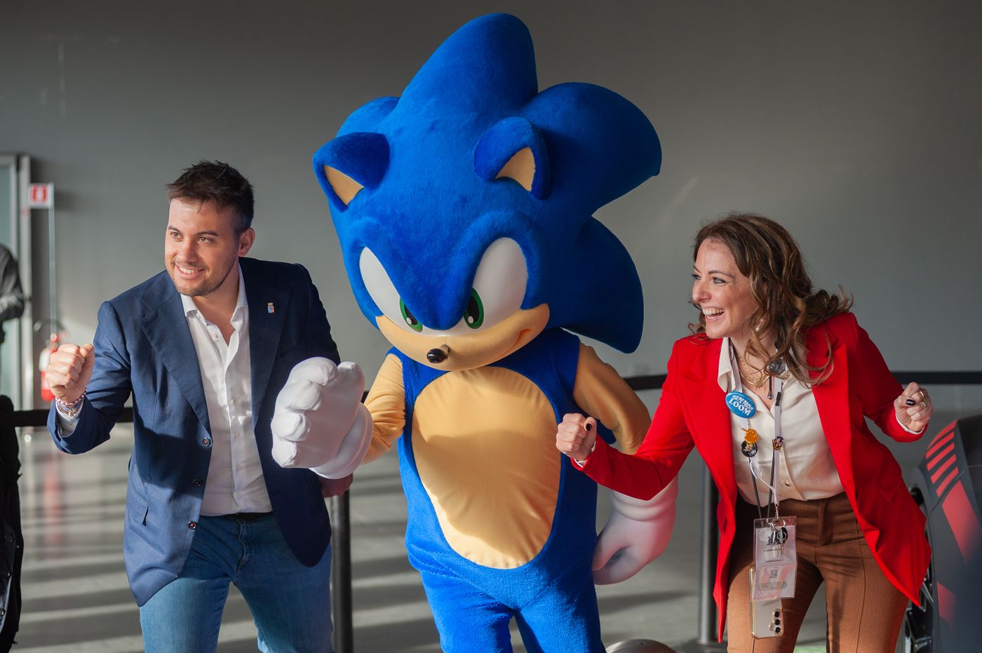 Sonic con il Sindaco di Imola e la Presidente ICG all'inaugurazione